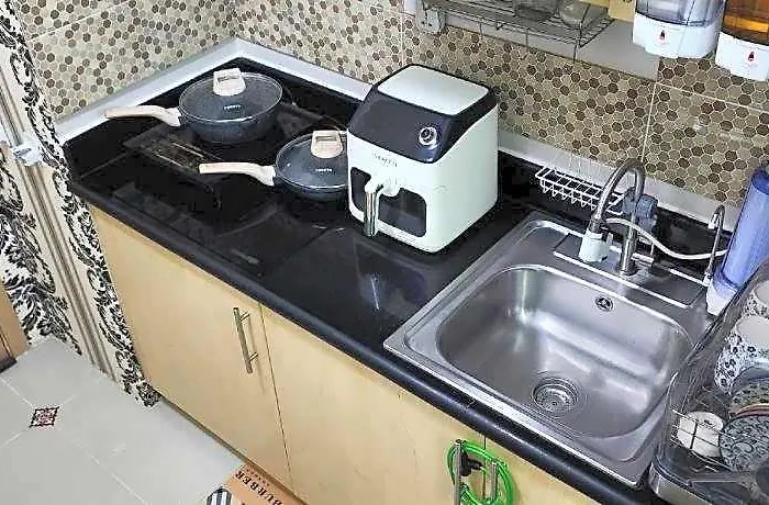 Hotel High-tech @ Grass Residences -2persons Only Manila
